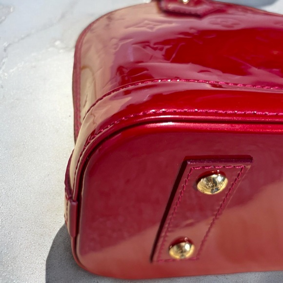 Red Vernis Louis Vuitton Alma BB - Picture 8 of 16